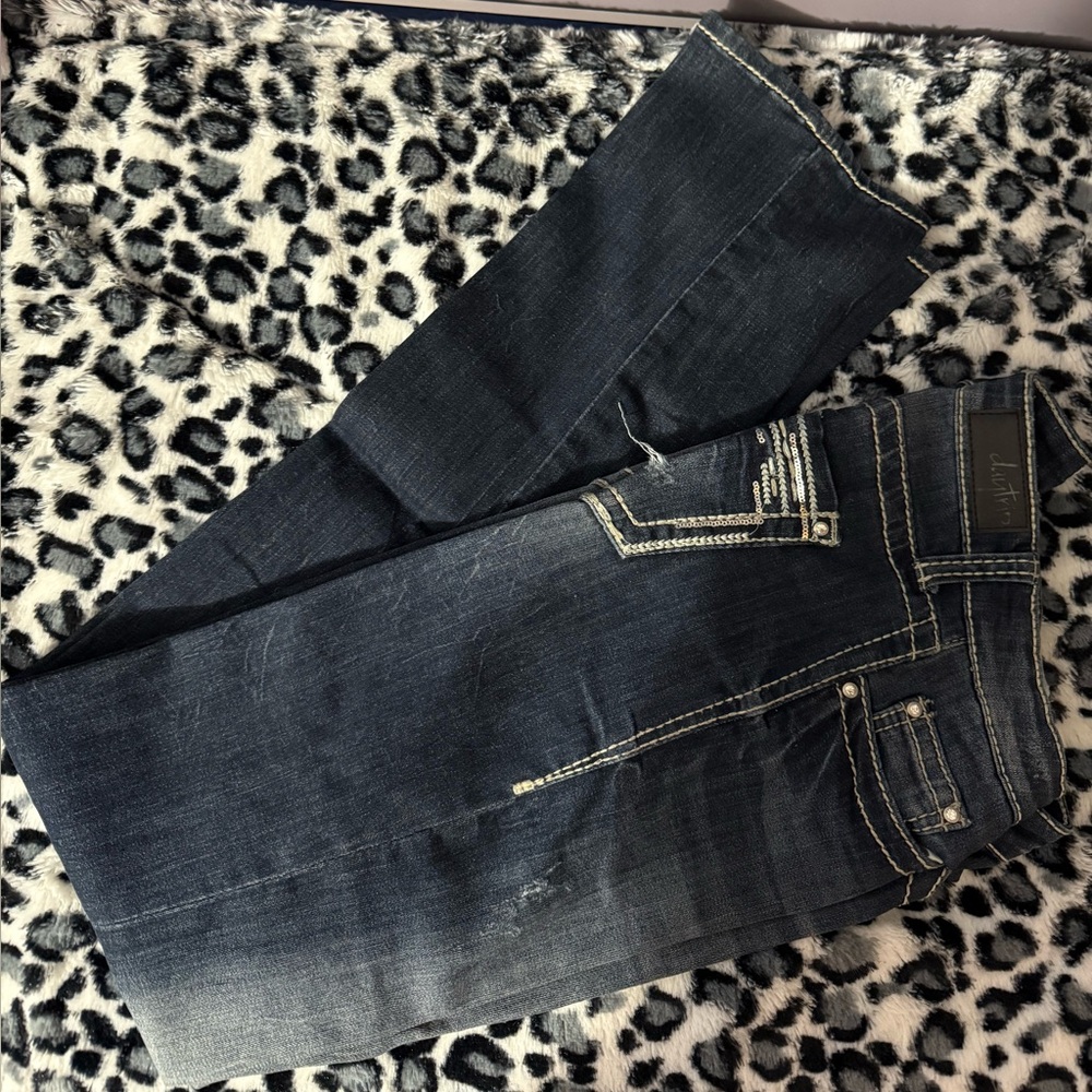 Daytrip Leo Low Rise Straight Leg Dark Factory Distressed Bling Pockets 27R